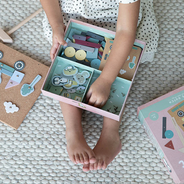 Little Favourites Children from the age of 3 can get creative with this tap tap art game from Little Favourites Children from the age of 3 can get creative with this tap tap art game from